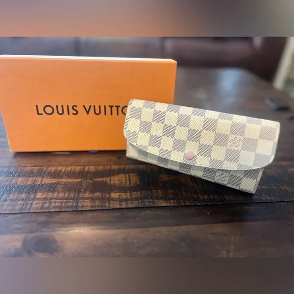 AUTHENTIC Louis Vuitton Emilie Wallet - Picture 3 of 3